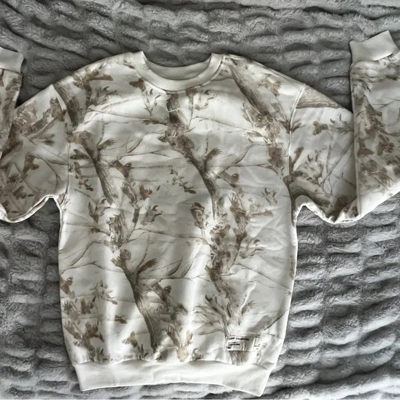 NEW Comfrt Camo Pullover in color Oak - Picture 3 of 4